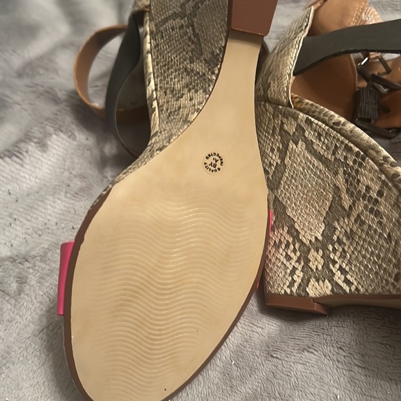Wedge sandal - Picture 3 of 4